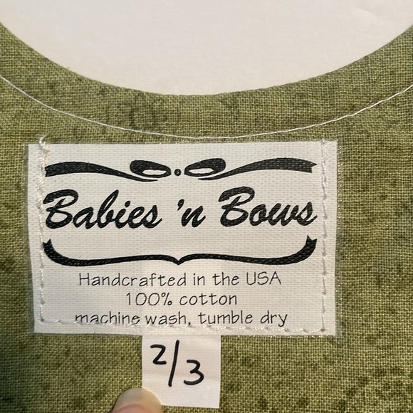 Babies and Bows handmade dress/jumper w/matching doll dress snowman design - Picture 5 of 13